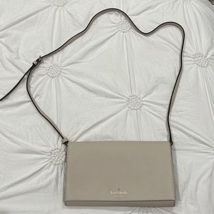 👜: Kate Spade bag